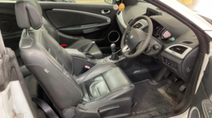 2011 Renault Megane 1.9 Dci Dynamique Tomtom Euro 5 2dr in White — image 5