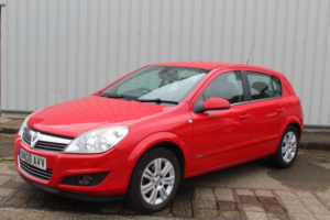 2008 Vauxhall Astra 1.6 I 16v Design in Red — image 3
