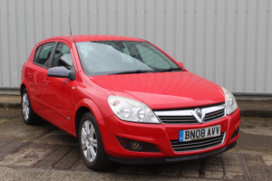 2008 Vauxhall Astra 1.6 I 16v Design in Red — image 4