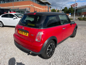 2006 MINI Hatch 1.6 One Euro 4 3dr in Red — image 4
