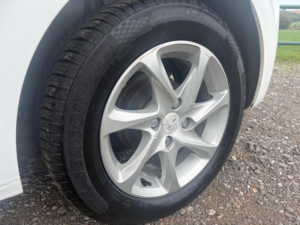 2016 Peugeot 208 1.0 Puretech Active Euro 6 5dr in White — image 6