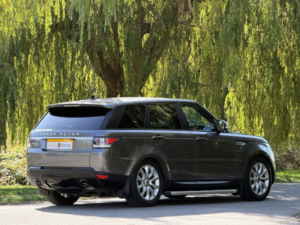 2016 Land Rover Range Rover Sport 3.0 Sd V6 Hse in Grey — image 2