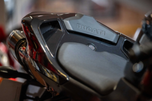 2010 Ducati 1198s *stunning Example - Termignoni Exhaust* in Black — image 4