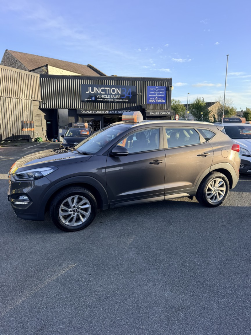 2016 Hyundai Tucson 1.7 Tucson Se Nav 1.7 D 116ps Bd +fss in Grey — image 1