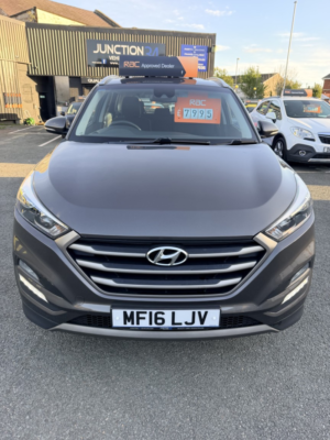 2016 Hyundai Tucson 1.7 Tucson Se Nav 1.7 D 116ps Bd +fss in Grey — image 2