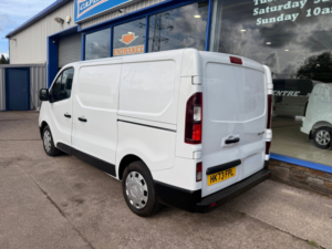 2023 Renault Trafic 2.0 Dci Blue Sl30 Advance Panel Van 5dr Diesel Manual L1 H1 Euro 6 130 Ps in White — image 5