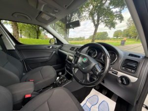 2013 Skoda Yeti 2.0 Tdi Se in White — image 3
