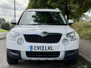 2013 Skoda Yeti 2.0 Tdi Se in White — image 6