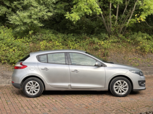 2014 Renault Megane 1.5 Dynamique Tomtom Energy Dci 110 Stop & Start in Silver — image 2
