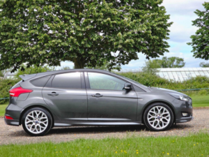 2018 Ford Focus 1.0t Ecoboost St-Line Euro 6 (s/s) 5dr in Grey — image 3