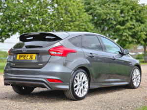 2018 Ford Focus 1.0t Ecoboost St-Line Euro 6 (s/s) 5dr in Grey — image 6