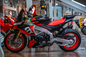 2022 Aprilia Tuono 1100 V4 *v4 Factory - Carbon Akrapovic* in Black — image 3
