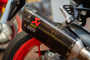 2022 Aprilia Tuono 1100 V4 *v4 Factory - Carbon Akrapovic* in Black — image 6