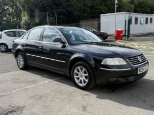 2004 Volkswagen Passat 1.9 Tdi Pd Highline in Black — image 2