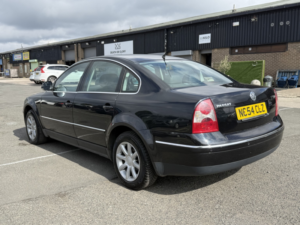 2004 Volkswagen Passat 1.9 Tdi Pd Highline in Black — image 4