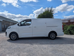 2020 Vauxhall Vivaro 2.0 Turbo D 3100 Sportive L2 H1 Euro 6 (s/s) 5dr in White — image 4