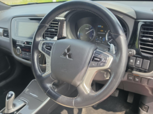 2018 Mitsubishi Outlander 2.4h Twinmotor 13.8kwh 5h CVT 4WD Euro 6 (s/s) 5dr in Red — image 4