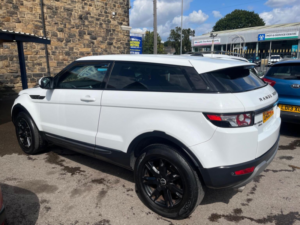 2012 Land Rover Range Rover Evoque 2.2 Sd4 Pure Auto 4WD Euro 5 3dr in White — image 4