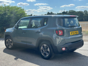 2015 Jeep Renegade 1.6 E-Torq Sport Euro 6 (s/s) 5dr in Grey — image 6
