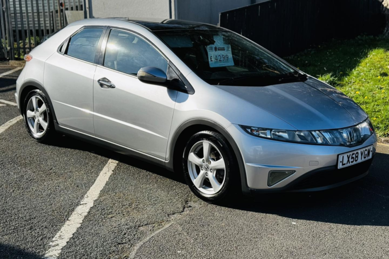 2008 Honda Civic 1.8 I-Vtec Es in Silver — image 1