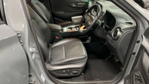 2020 Hyundai Kona 64kwh Premium Se Auto 5dr (7kw Charger) in Grey — image 5