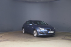 2015 Vauxhall Astra 1.4i Excite Euro 6 5dr in Blue — image 3