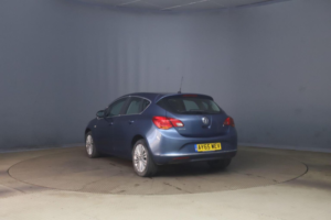 2015 Vauxhall Astra 1.4i Excite Euro 6 5dr in Blue — image 5