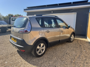 2013 Renault Scenic Xmod 1.5 Dci Energy Dynamique Tomtom in Beige — image 5