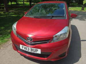 2013 Toyota Yaris 1.3 Dual Vvt-I Tr in Red — image 2