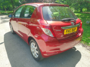 2013 Toyota Yaris 1.3 Dual Vvt-I Tr in Red — image 4