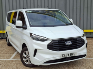 2025 Ford Transit Custom 2.0 320 Ecoblue Limited Kombi Double Cab 5dr Diesel Manual L2 H1 Euro 6 (s/s) (136 Ps) in White — image 3