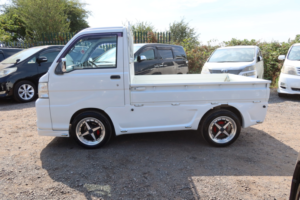 2005 Daihatsu Hijet in White — image 3