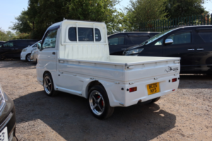 2005 Daihatsu Hijet in White — image 6