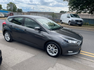2015 Ford Focus 1.5 Tdci Zetec Hatchback 5dr Diesel Manual Euro 6 (s/s) (120 Ps) in Grey — image 4