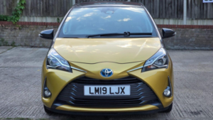 2019 Toyota Yaris 1.5 Vvt-H Y20 E-CVT Euro 6 (s/s) 5dr in Gold — image 3