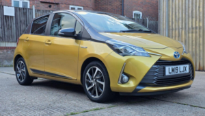 2019 Toyota Yaris 1.5 Vvt-H Y20 E-CVT Euro 6 (s/s) 5dr in Gold — image 4
