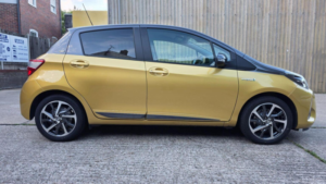 2019 Toyota Yaris 1.5 Vvt-H Y20 E-CVT Euro 6 (s/s) 5dr in Gold — image 5