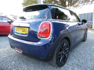 2017 MINI Hatch 1.5 Cooper Seven Hatchback 3dr Petrol Manual Euro 6 (s/s) (136 Ps) in Blue — image 3