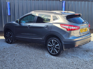 2017 Nissan Qashqai 1.6 Dci Tekna Xtron Euro 6 (s/s) 5dr in Grey — image 4