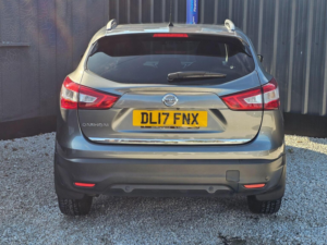 2017 Nissan Qashqai 1.6 Dci Tekna Xtron Euro 6 (s/s) 5dr in Grey — image 5
