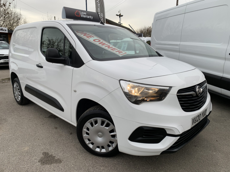 2020 Vauxhall Combo 1.5 Turbo D 2000 Sportive in White — image 1