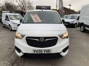 2020 Vauxhall Combo 1.5 Turbo D 2000 Sportive in White — image 2