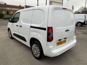 2020 Vauxhall Combo 1.5 Turbo D 2000 Sportive in White — image 4