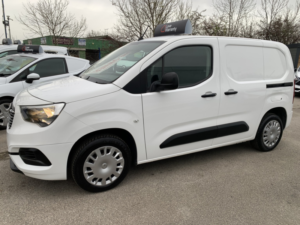 2020 Vauxhall Combo 1.5 Turbo D 2000 Sportive in White — image 6