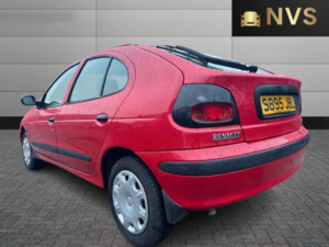 1998 Renault Megane 1.6 Rxe in Red — image 5