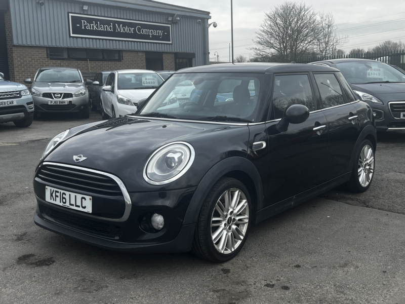 2016 MINI Hatch 1.5 5-Door Hatch Cooper D in Black — image 1