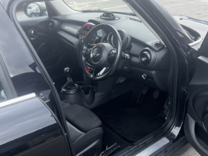 2016 MINI Hatch 1.5 5-Door Hatch Cooper D in Black — image 6