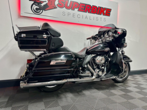 2010 Harley-Davidson Touring 1690 Flhtcu Electra Glide Ultra Classic in Other — image 4