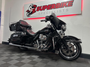 2010 Harley-Davidson Touring 1690 Flhtcu Electra Glide Ultra Classic in Other — image 5