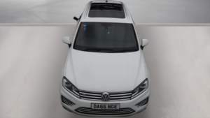 2016 Volkswagen Touareg 3.0 Tdi V6 Bluemotion Tech R-Line in White — image 4